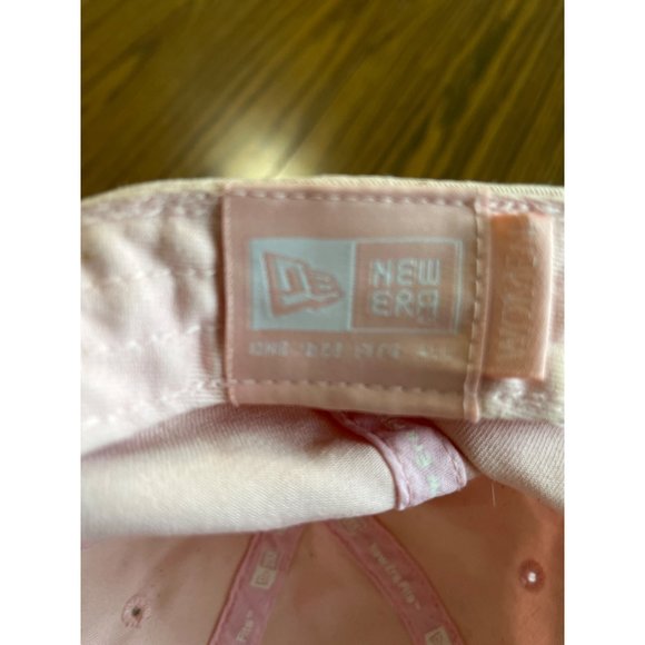 New Era woman’s pink Spring Training 2008 Atlanta Braves adjustable ball cap - Picture 5 of 5